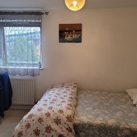 Room Near Heathrow Airport Hillingdon Ngoại thất bức ảnh