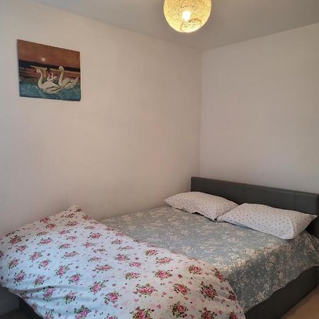 Room Near Heathrow Airport Hillingdon Ngoại thất bức ảnh